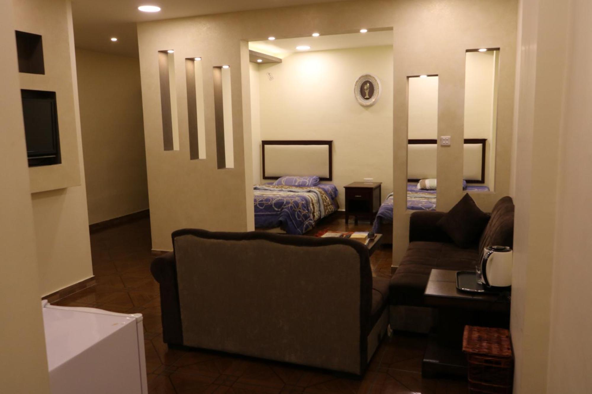 Al Riyati Hotel Apartments Akaba Szoba fotó